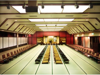 宴会場「出島」(和・洋可）、最大収容：円卓196名、懐石膳：168名