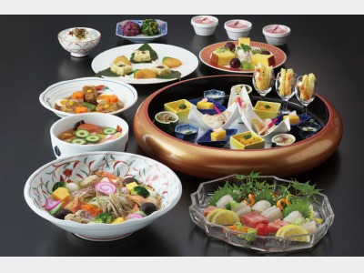 夕食一例/創作卓袱料理（3名盛）