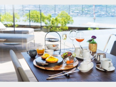 朝食（エッグベネディクト）