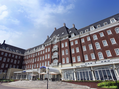 �z�e���f���n�[�O�@�n�E�X�e���{�X�̊O��