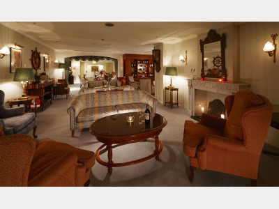 バー「オークラウンジ」