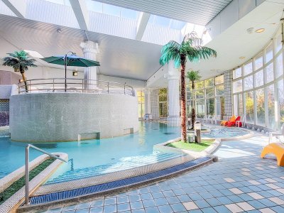 屋内温水プール