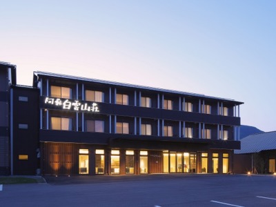 　外観 南東面 夜景