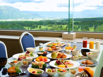 ＜朝食＞阿蘇の大自然を眺めながら、ご朝食をお楽しみください。
