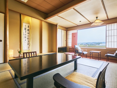 鹿門亭のお部屋（川側）