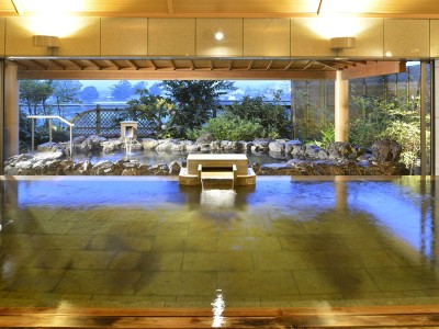 露天・大浴場「山並みの湯屋」