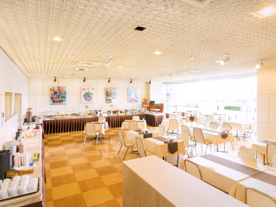 食事会場　レストラン　１階ピーコック