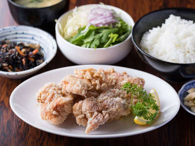日替わり夕定食＜唐揚げ＞