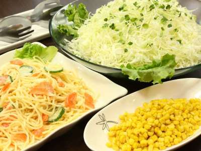 サラダもございます。