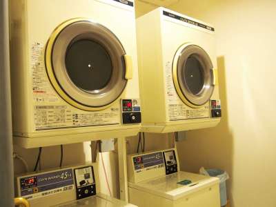 1階コインランドリー