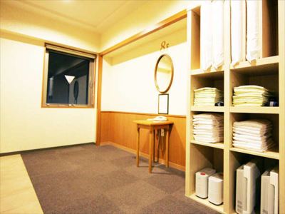 各階エレベーター前貸出棚