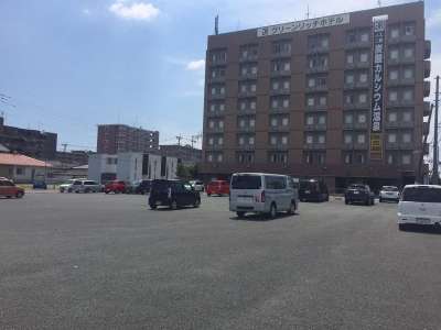 広々平面駐車場