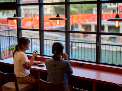 カフェラウンジ