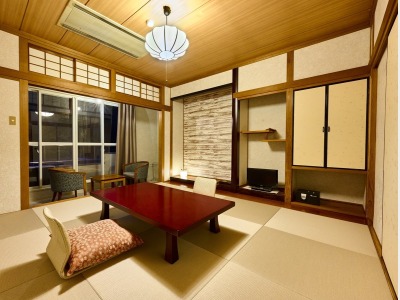 東館和室／全館渓流に面した眺めの良い客室です。8畳タイプが基本となります。　