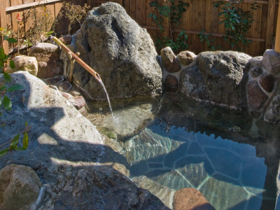 【椛の間】：露天風呂