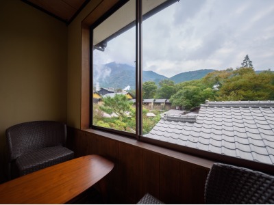 2階和室『月江』  和室１２畳、由布岳の見えるゆとりのある角部屋です。（お風呂なし）