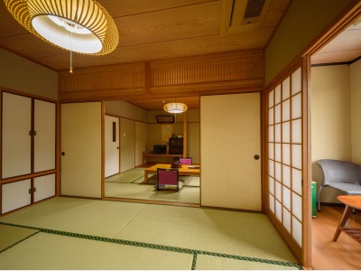 2階和室『月江』  和室１２畳、由布岳の見えるゆとりのある角部屋です。（お風呂なし）