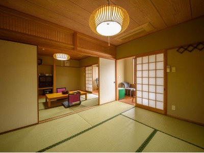 2階和室『月江』  和室１２畳、由布岳の見えるゆとりのある角部屋です。（お風呂なし）