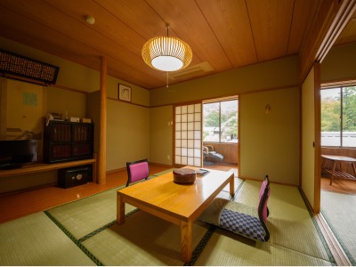 2階和室『月江』  和室１２畳、由布岳の見えるゆとりのある角部屋です。（お風呂なし）