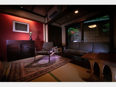 アンティークルーム 朱