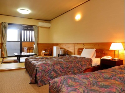 【ひのき風呂付和洋室】檜造り半露天風呂付和洋室