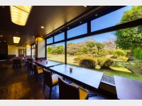 ���E���W