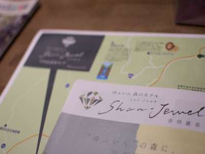 由布院の街よりアクセスもすぐ。コンビニもホテルより徒歩範囲内にございます。