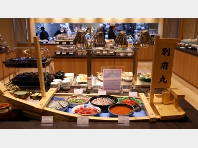 約80品目和洋バイキング　ご当地メニュー(とり天・中津風唐揚げ・だんご汁・日田やきそば・やせうま）)