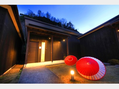 お部屋外観（夜間）