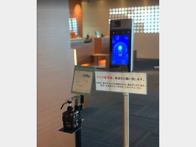 エレベーター前検温器