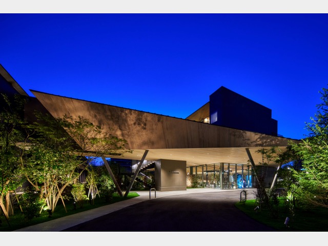 ＴＨＥ　ＭＥＩＢＩＡ　ＭＩＹＡＺＡＫＩ 新館エントランス