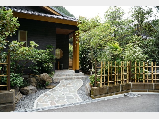 おりはし旅館 外観/山茶花