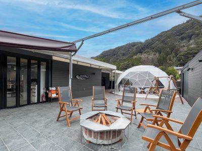 【グランピング外観】完全プライベート空間のリビングスペースでのんびりとした時間をお過ごしください。