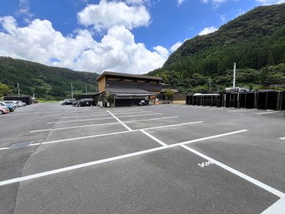 無料駐車場完備