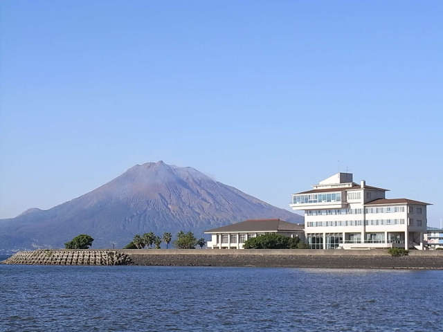 リブマックスリゾート桜島シーフロント 【外観】開放感溢れる錦江湾に面したホテルです。美しい景色と温泉をお楽しみください