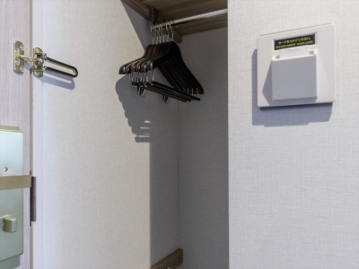 【スタンダードダブル（南館）15㎡】クローゼット