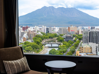 部屋から望む雄大な桜島