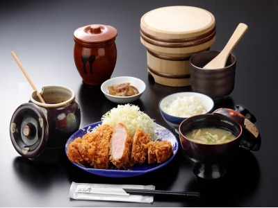 夕食　熟成ロースかつ定食