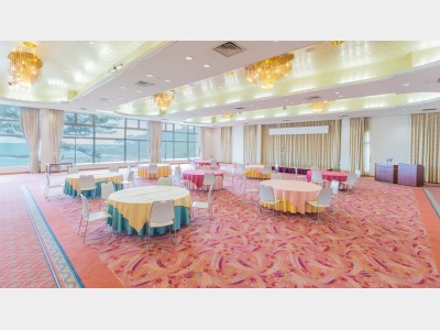 館内：各種のパーティー・イベントや結婚式・披露宴まで対応可能な大ホールを完備