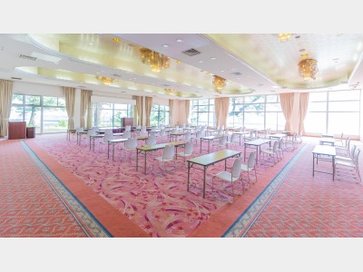 館内：多種多様なご希望にそえるように大小様々な会議室・宴会場を完備