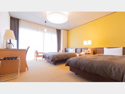 客室：プレミアムツイン／通常のツインルームと比べて広々とした客室＜一例＞