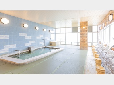 温泉：お子様やご年配のお客様にも安心な畳敷きの床となっております