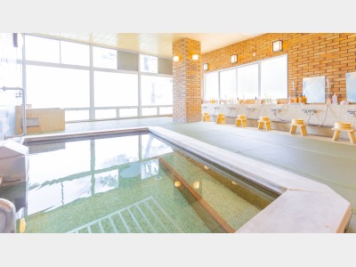 温泉：泉質は弱アルカリ硫酸塩泉でリューマチや神経痛、慢性消化器病に効果的です