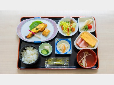 朝食：身体に優しい和朝食＜一例＞