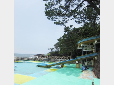 長崎鼻公園プール（スライダー）