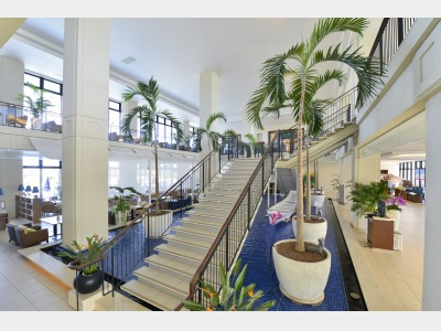 ロビー吹き抜け