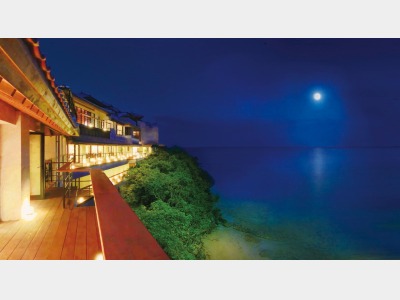 外観　回廊　夜景