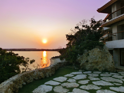 客室一例　湛水の間（スイート／和洋室）の庭