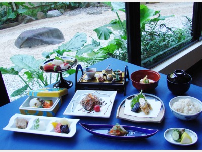日本の宿　食事一例　和食会席