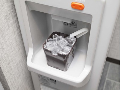 9階ランドリーコーナーに製氷機あり